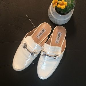 5.5 Steve Madden (Kandi) Mule White Silver Detail